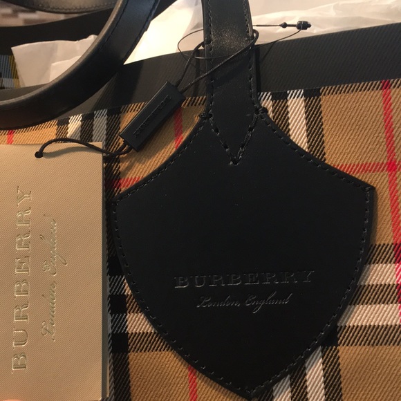 NWT Burberry XL Giant Reversible Tote Handbag - Picture 4 of 8